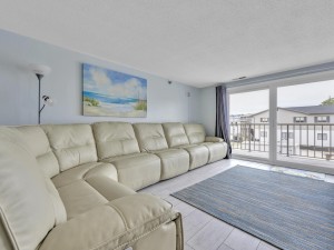 regencyplace105-7-living-ara.jpg