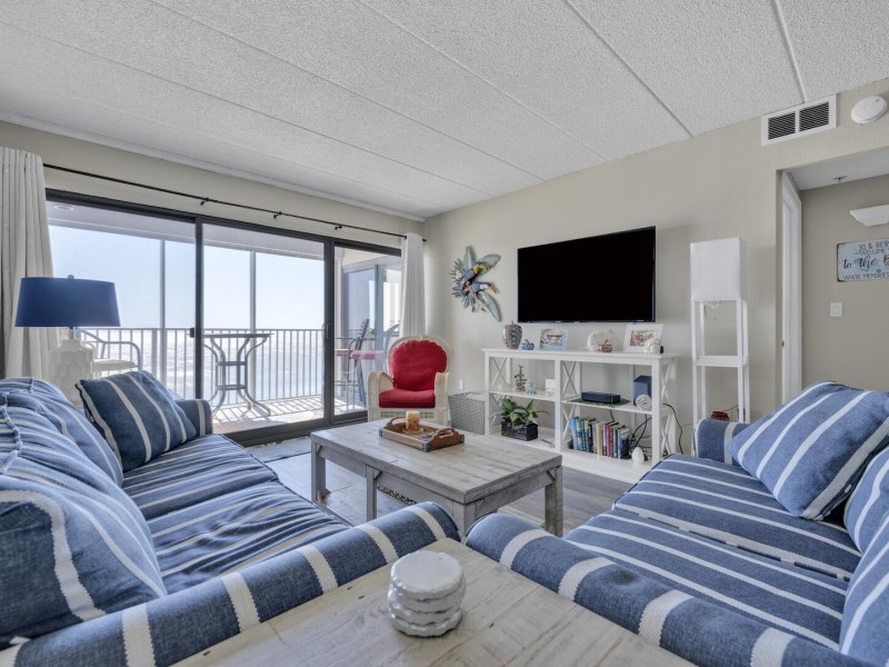ocean11-606-6-living-area.jpg
