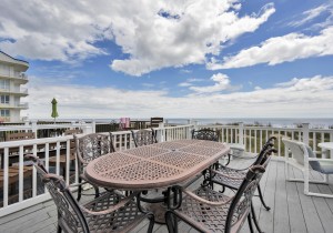 beachvillage3-2-oceanfront-deck.jpg