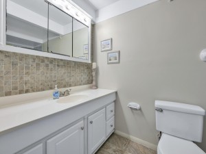 beachvillage3-24-bath-2.jpg