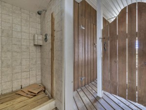 beachvillage3-31-outdoor-shower.jpg