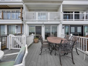 beachvillage3-5-oceanfront-deck.jpg