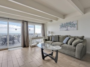 beachvillage3-6-living-area.jpg