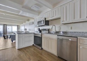 beachvillage3-9-kitchen.jpg