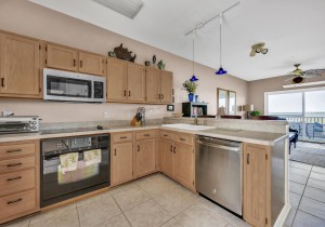 ritz8-10-kitchen.jpg