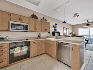 ritz8-10-kitchen.jpg