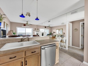 ritz8-11-kitchen.jpg