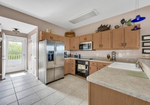 ritz8-12-kitchen.jpg