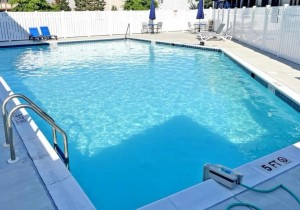 bay-vista-pool.jpg
