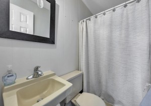 bayvista102-13-primary-bath.jpg