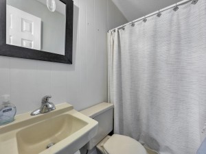 bayvista102-13-primary-bath.jpg