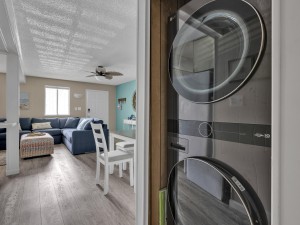 bayvista102-18-laundry.jpg
