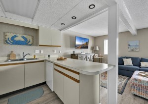 bayvista102-6-kitchen.jpg