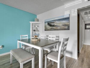 bayvista102-9-dining-area.jpg