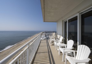 gateway1706-2-bal-view.jpg