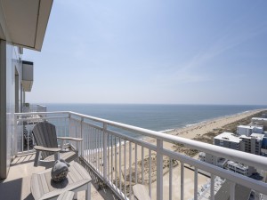 gateway1706-32-balcony.jpg