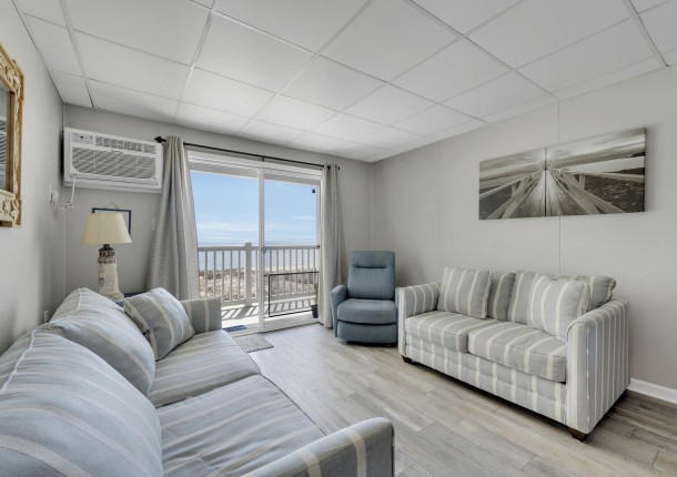 jammer304-3-living-area.jpg