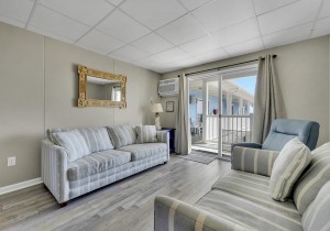 jammer304-4-living-area.jpg