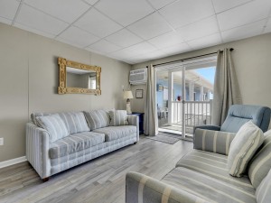 jammer304-4-living-area.jpg