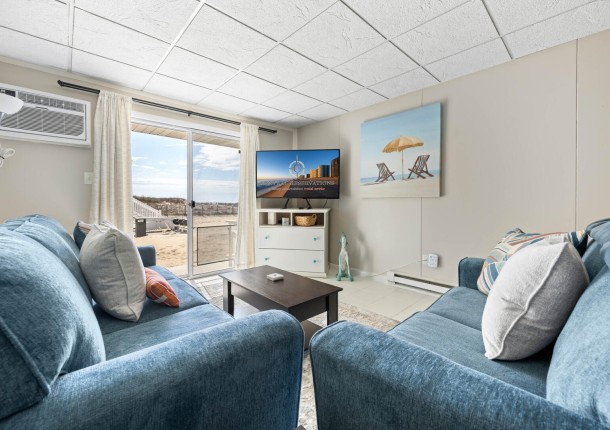jammer104-4-living-area.jpg