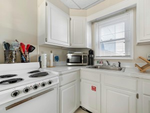 jammer104-7-kitchen.jpg