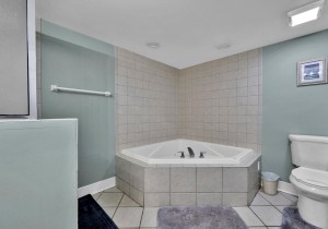sunsetbay307-18-primary-bath.jpg