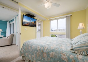 makai102-13-primary-bedroom.jpg