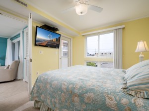makai102-13-primary-bedroom.jpg