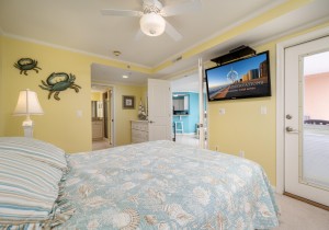 makai102-14-primary-bedroom.jpg
