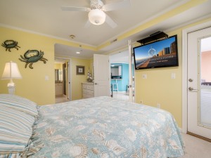 makai102-14-primary-bedroom.jpg