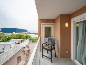 makai102-2-balcony-view.jpg