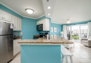 makai102-5-kitchen.jpg