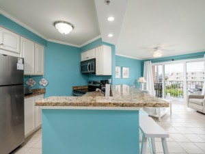 makai102-5-kitchen.jpg