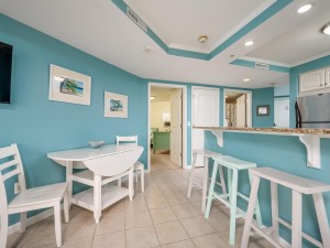 makai102-9-dining-area.jpg