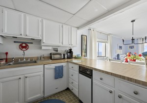 anchoragell307-18-kitchen.jpg