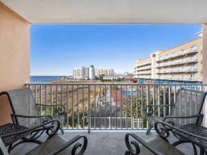 ocmd-makai-unit116-ohi02balcony.jpg
