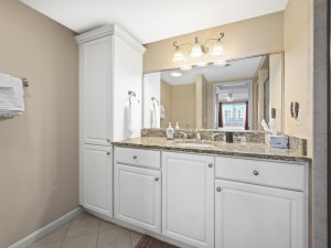 ocmd-makai-unit116-ohi09masterbath.jpg