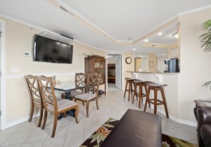 ocmd-makai-unit116-ohi13dining.jpg