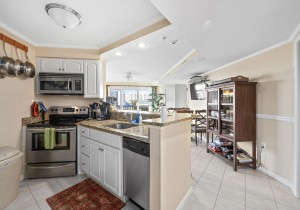 ocmd-makai-unit116-ohi15kitchen.jpg