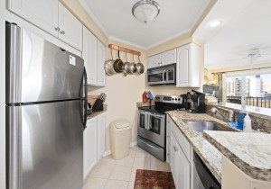 ocmd-makai-unit116-ohi16kitchen.jpg