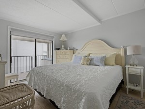 amberwaves104-27-bedroom-3.jpg