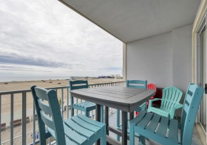 belmont304-3-new-balcony.jpg
