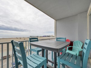 belmont304-3-new-balcony.jpg