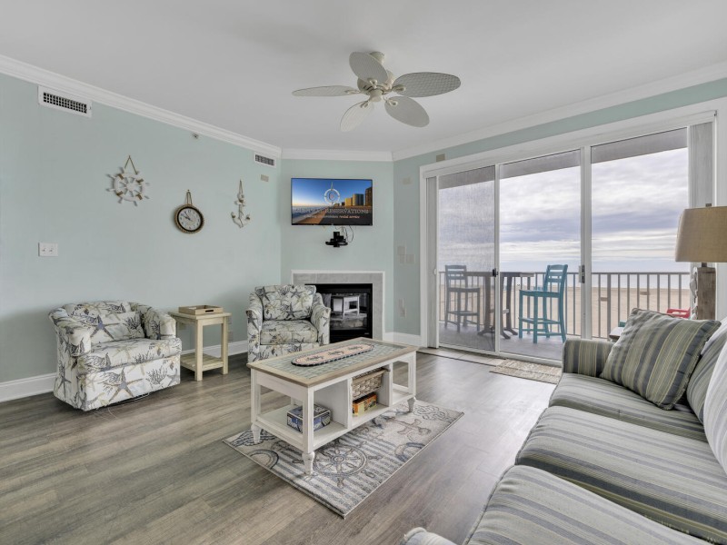 belmont304-6-living-area.jpg