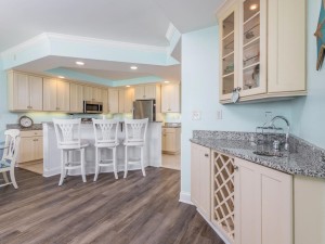 belmont307-12kitchenwetbar.jpg