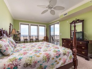 belmont307-9masterbedroom.jpg