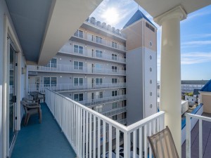 belmont506-4-balcony.jpg