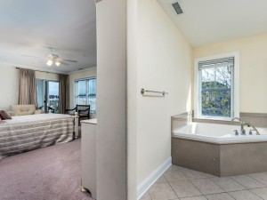 belmontth6-10masterbath.jpg