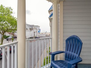 belmontth9-8274closetoboardwalk.jpg
