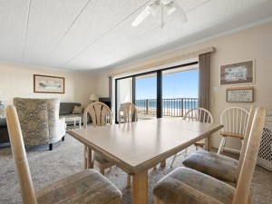 camelot304a-10-dining.jpg